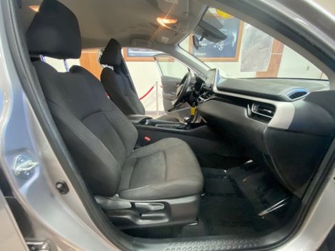 Used 2020 Toyota C-HR LE image 19