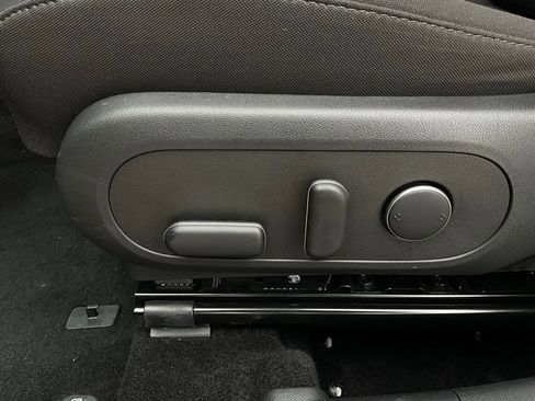 Used 2025 Hyundai Kona SEL image 11