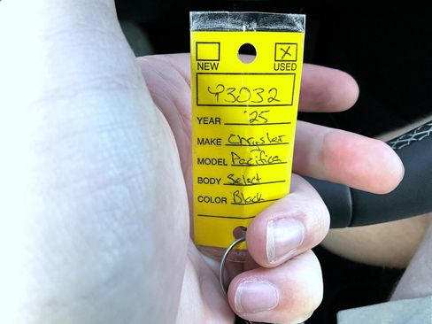 Used 2025 Chrysler Pacifica Select FWD image 27