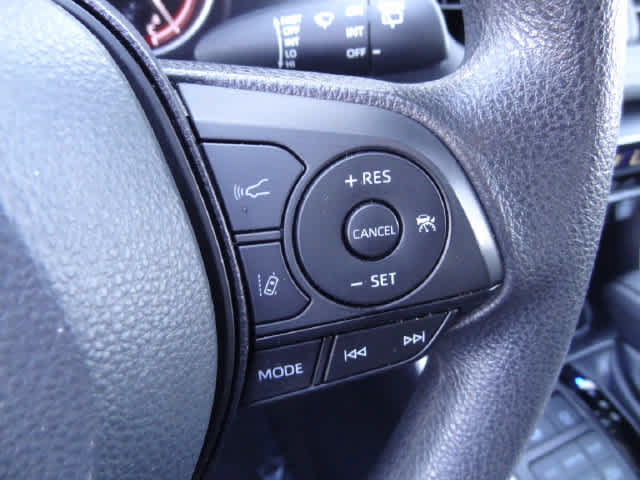 Used 2025 Toyota RAV4 LE AWD/4WD image 15