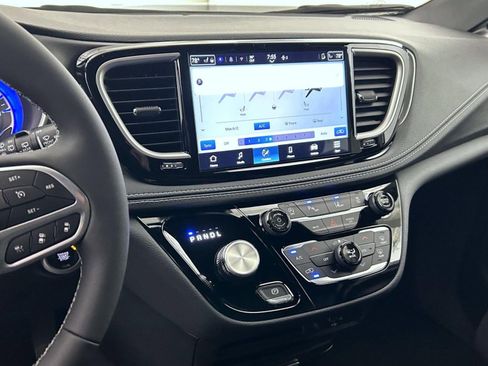 New 2026 Chrysler Pacifica Select image 12