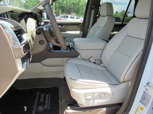 Used 2026 GMC Yukon Denali w/ Sun & Power Step Package AWD/4WD image 18