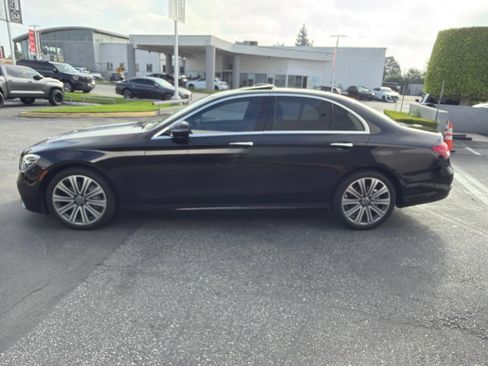 Used 2023 Mercedes-Benz E 350 4MATIC Sedan image 3