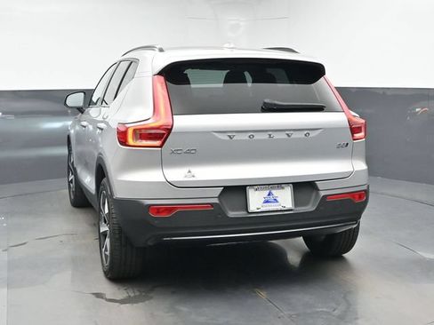 Used 2024 Volvo XC40 B5 Plus AWD/4WD image 7