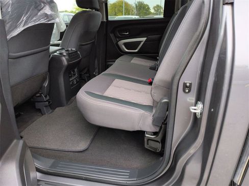 Used 2024 Nissan Titan SV w/ SV Convenience Package image 16