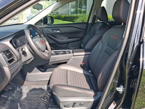 Used 2025 Nissan Rogue SV AWD/4WD image 13