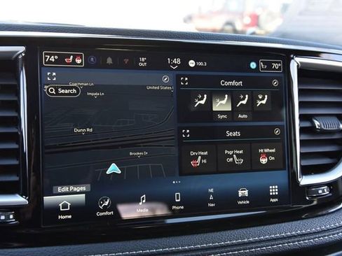 Used 2024 Chrysler Pacifica Select image 15