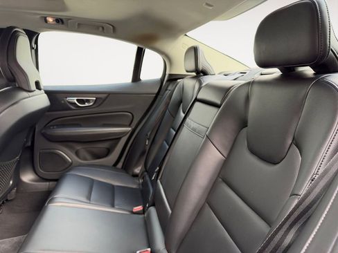 Used 2020 Volvo S60 T5 Momentum image 30