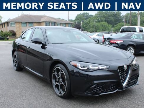 Used 2024 Alfa Romeo Giulia Ti AWD/4WD image 2