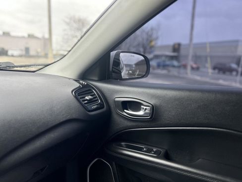 Used 2019 Jeep Compass Latitude FWD image 17