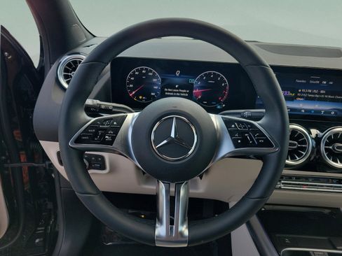 Certified 2025 Mercedes-Benz GLA 250 4MATIC image 27