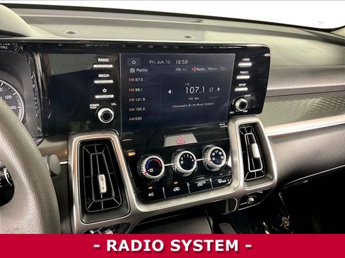 Used 2023 Kia Sorento LX FWD image 39