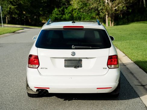 Used 2010 Volkswagen Jetta TDI FWD image 11