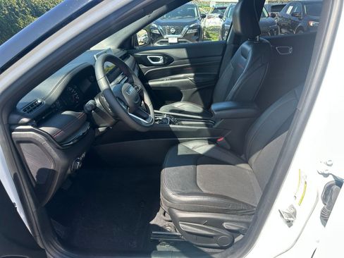 Used 2025 Jeep Compass Trailhawk image 25