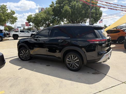Used 2024 Nissan Pathfinder SL w/ SL Premium Package FWD image 9