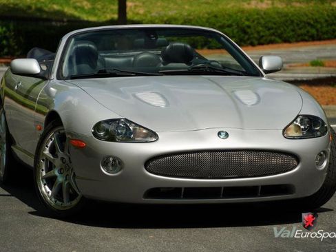 Used 2005 Jaguar XK8 Convertible image 39