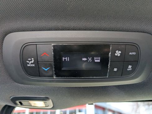 Used 2020 Chrysler Pacifica Limited w/ Advanced Safetytec Group FWD image 24