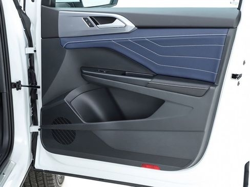 New 2025 Volkswagen Taos SEL image 71