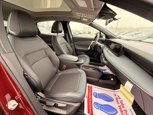 New 2026 Nissan Leaf Platinum+ w/ Cargo Package (Platinum+) image 18