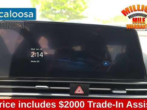 Used 2025 Hyundai Elantra Limited FWD image 19