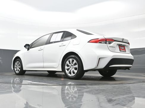 Used 2022 Toyota Corolla LE FWD image 28