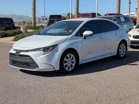 Used 2023 Toyota Corolla LE image 7