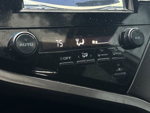 Used 2019 Toyota Camry SE image 20