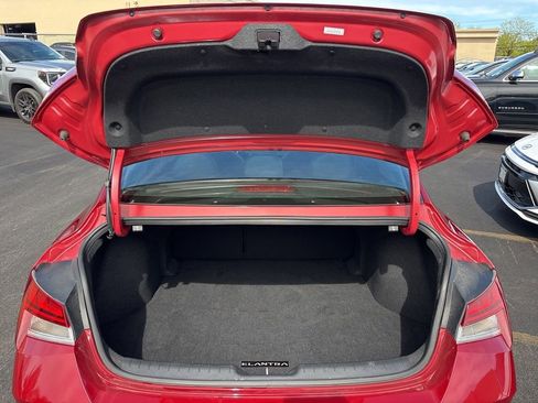 Used 2023 Hyundai Elantra Limited FWD image 13