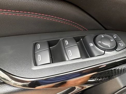 Used 2024 Chevrolet Trax RS FWD image 12