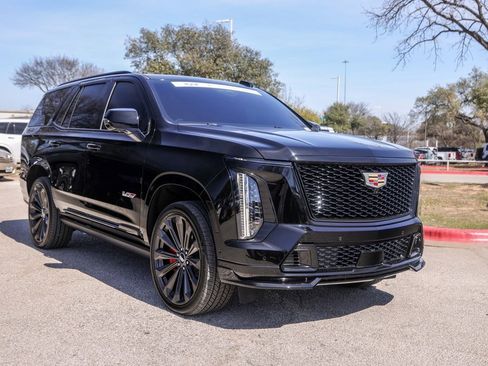 Used 2025 Cadillac Escalade V image 6