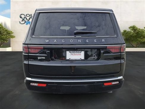 Used 2025 Jeep Wagoneer 4WD image 4