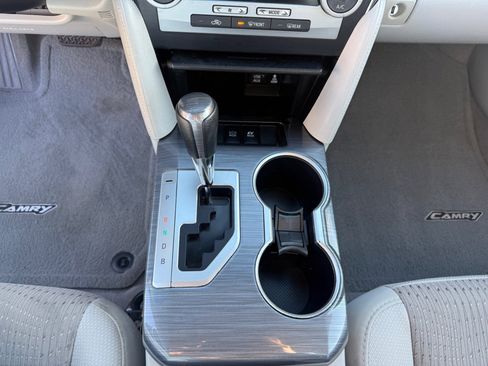 Used 2013 Toyota Camry LE image 15