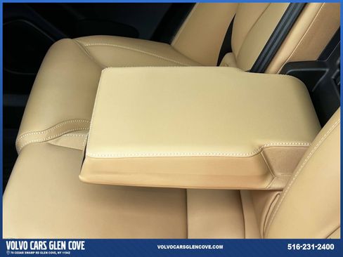Used 2023 Volvo XC60 T8 Ultimate w/ Climate Package AWD/4WD image 11