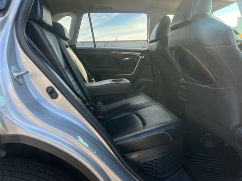 Used 2022 Toyota RAV4 XLE Premium AWD/4WD image 31