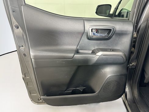 Used 2017 Toyota Tacoma TRD Off-Road image 25