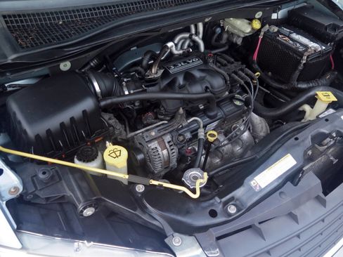 Used 2008 Chrysler Town & Country LX image 30