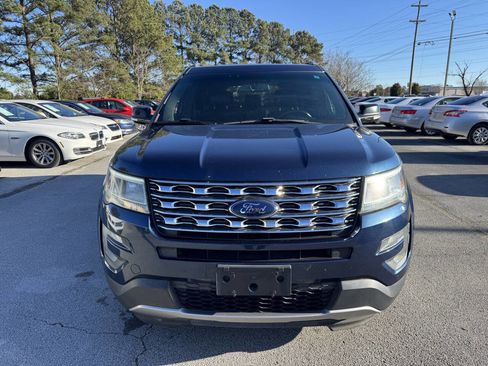 Used 2017 Ford Explorer XLT w/ Equipment Group 202A AWD/4WD image 3