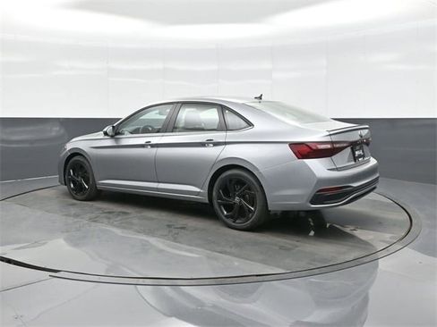 New 2025 Volkswagen Jetta SE image 5