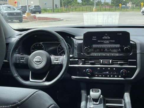 Used 2023 Nissan Pathfinder SL w/ Black Appearance Package FWD image 13