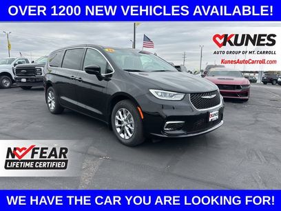 New 2026 Chrysler Pacifica Select
