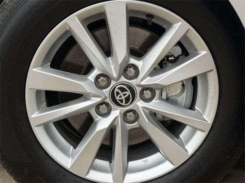 Used 2025 Toyota Camry LE image 10