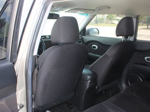 Used 2017 Kia Soul FWD image 15