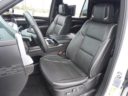 Certified 2025 Cadillac Escalade Premium Luxury AWD/4WD image 15