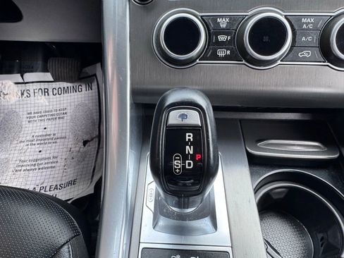 Used 2014 Land Rover Range Rover Sport SE image 24