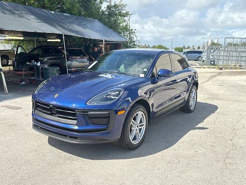 Used 2022 Porsche Macan w/ Premium Package Plus image 3