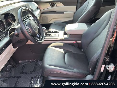 Certified 2024 Kia Carnival LX FWD image 16