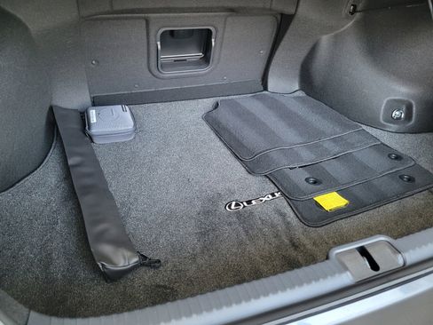 Certified 2025 Lexus ES 350 w/ Premium Package image 15