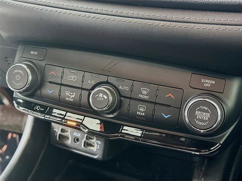 Used 2021 Dodge Durango SXT image 19