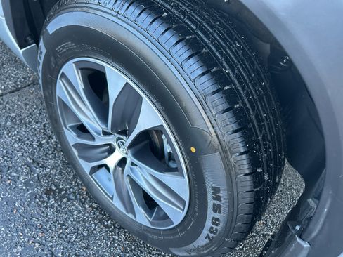 Used 2022 Toyota Highlander XLE image 19