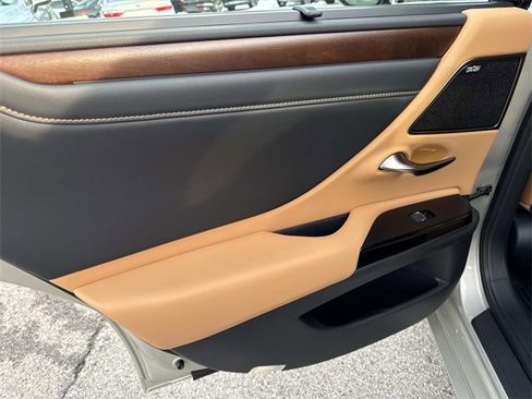 New 2025 Lexus ES 350 Ultra Luxury image 12